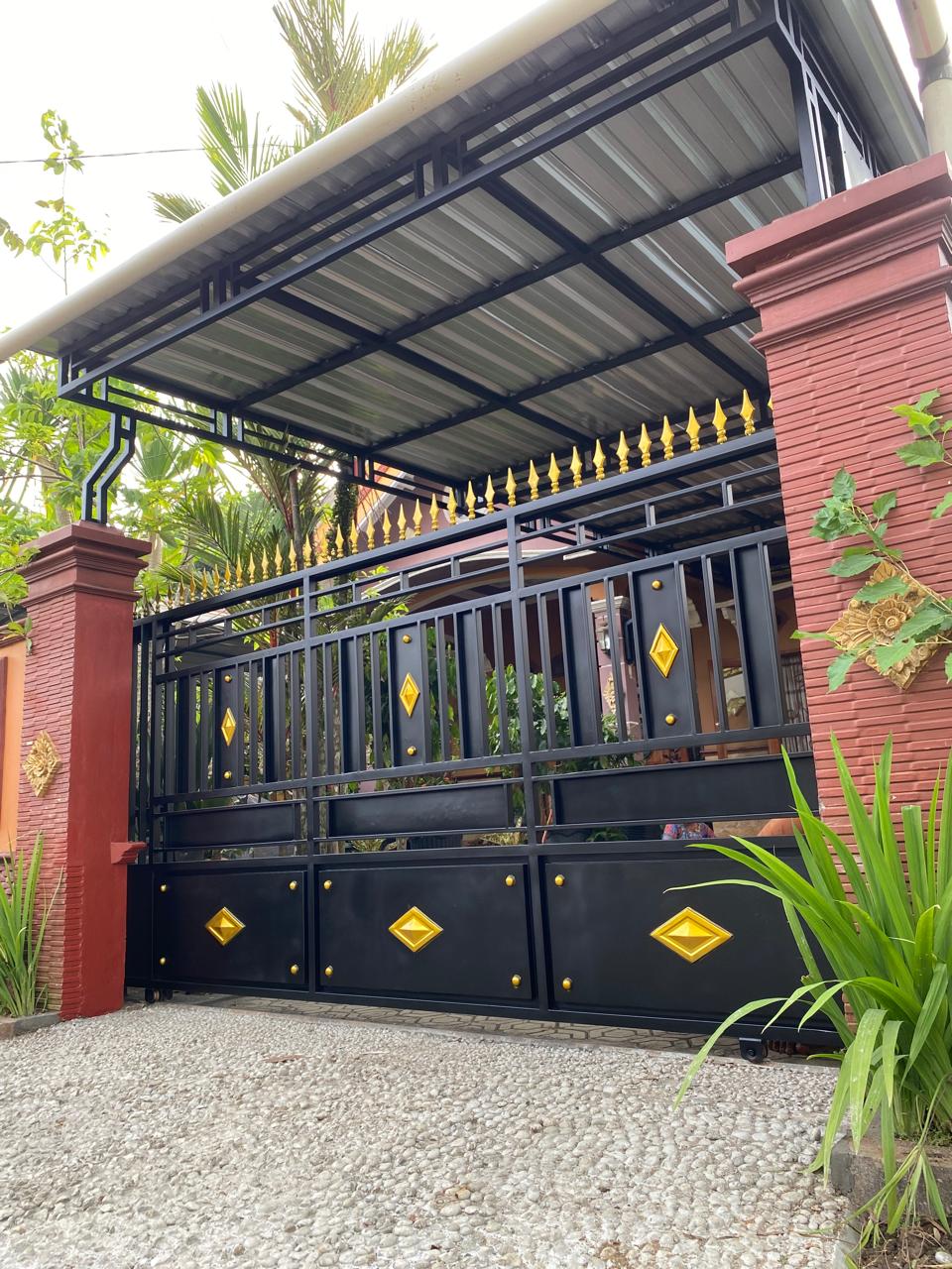 Pintu Gerbang Besi